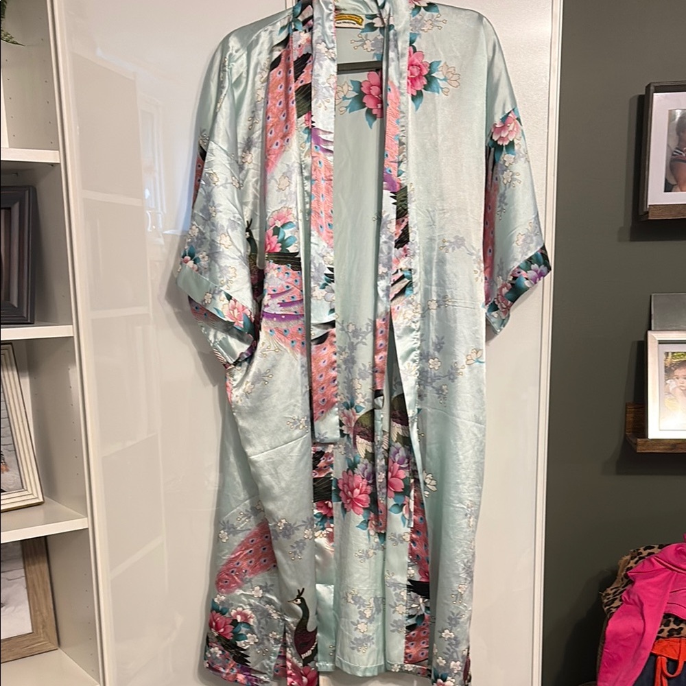 ORIENTAL VILLAGE SILK COLLECTION Pink and Blue Kimono Robe with Flowing Sleeves